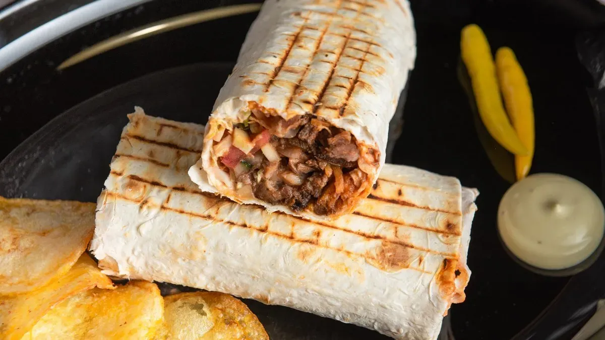 The Doner на углях мекемесінің фотосуреті